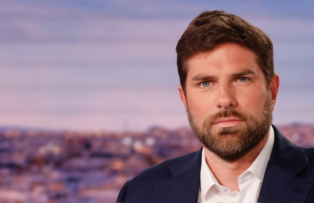 Emeutes: Macron va recevoir les présidents des deux chambres et les maires de plus de 220 communes