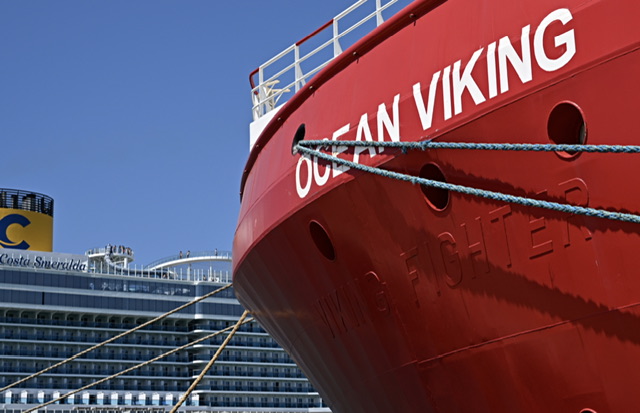Le fantôme des migrants sur l'Ocean Viking maintenu à quai en Italie