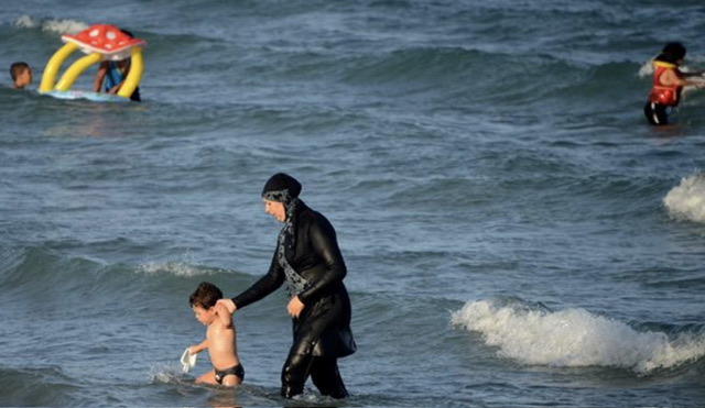 Un nouvel arrêté anti-burkini sur les plages invalidé par le Conseil d'Etat