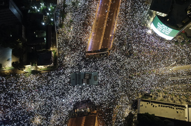 Des milliers d'Israéliens dans la rue contre la réforme judiciaire
