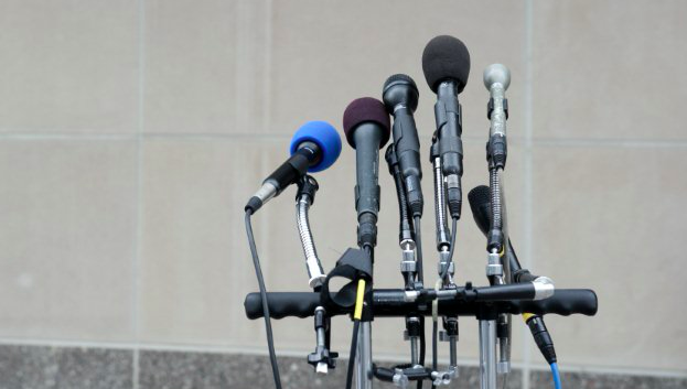 Dans les podcasts américains, la désinformation débridée