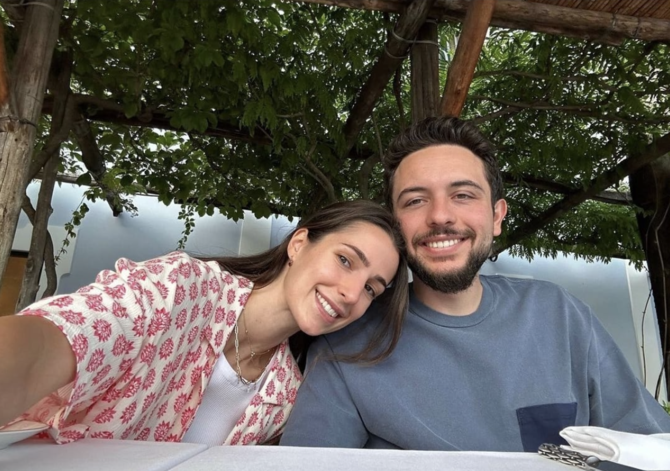Le prince héritier de Jordanie, Hussein ben Abdallah ll, a partagé vendredi une adorable photo sur Instagram avec sa femme, la princesse Rajwa al-Hussein
