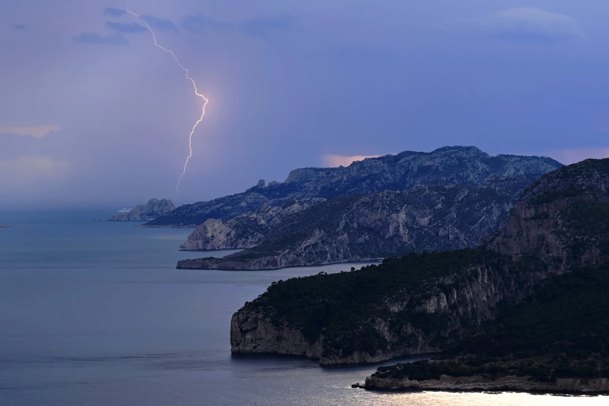 Météo: 20 départements en vigilance orange orages et canicule sur l'est du pays