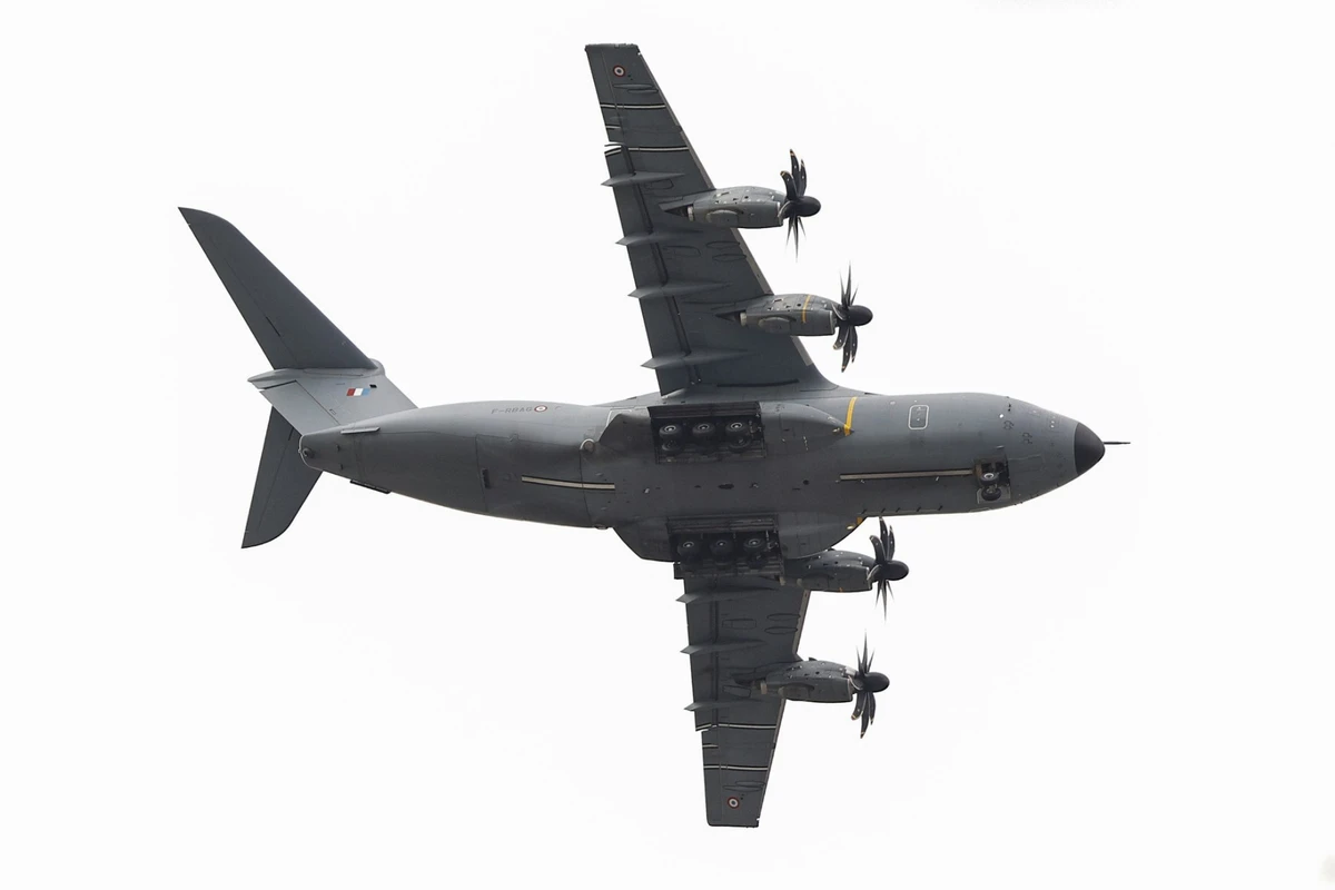 Un avion militaire canadien emboutit un A400 M français à Guam