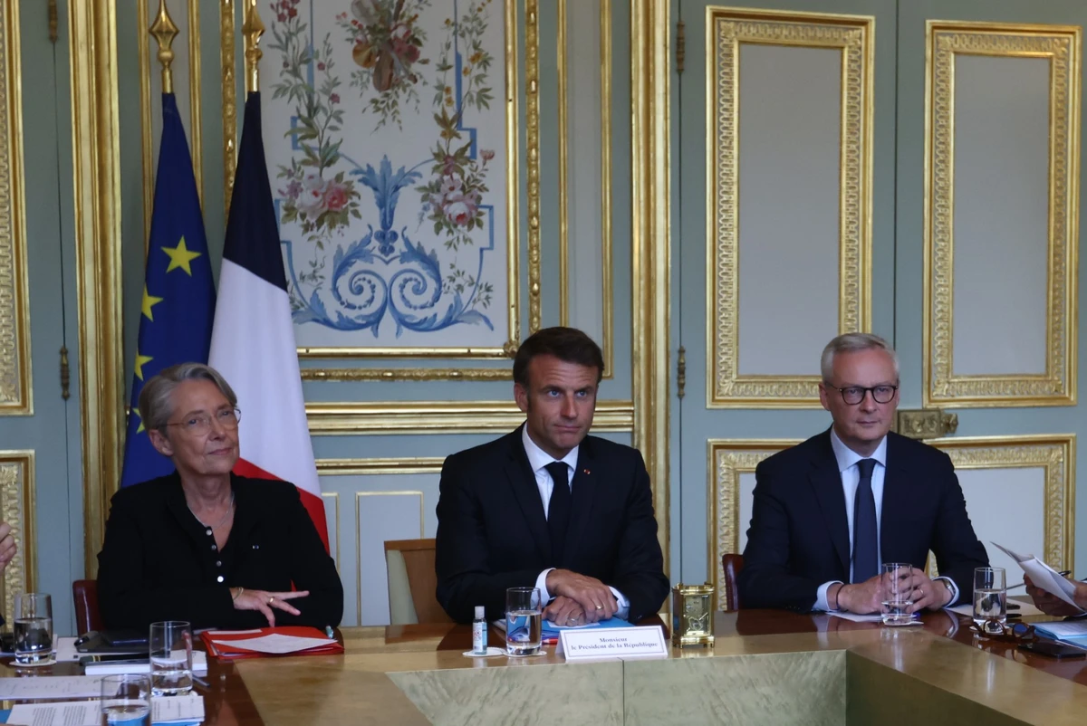 Macron face aux émeutes