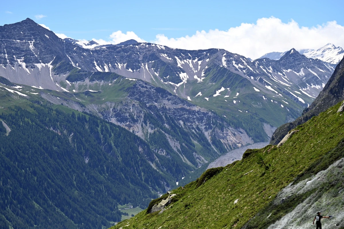 Vue des Alpes à Courmayeur, à côté du Mont Blanc, le 3 juillet 2023. (Photo Gabriel Bouys / AFP)