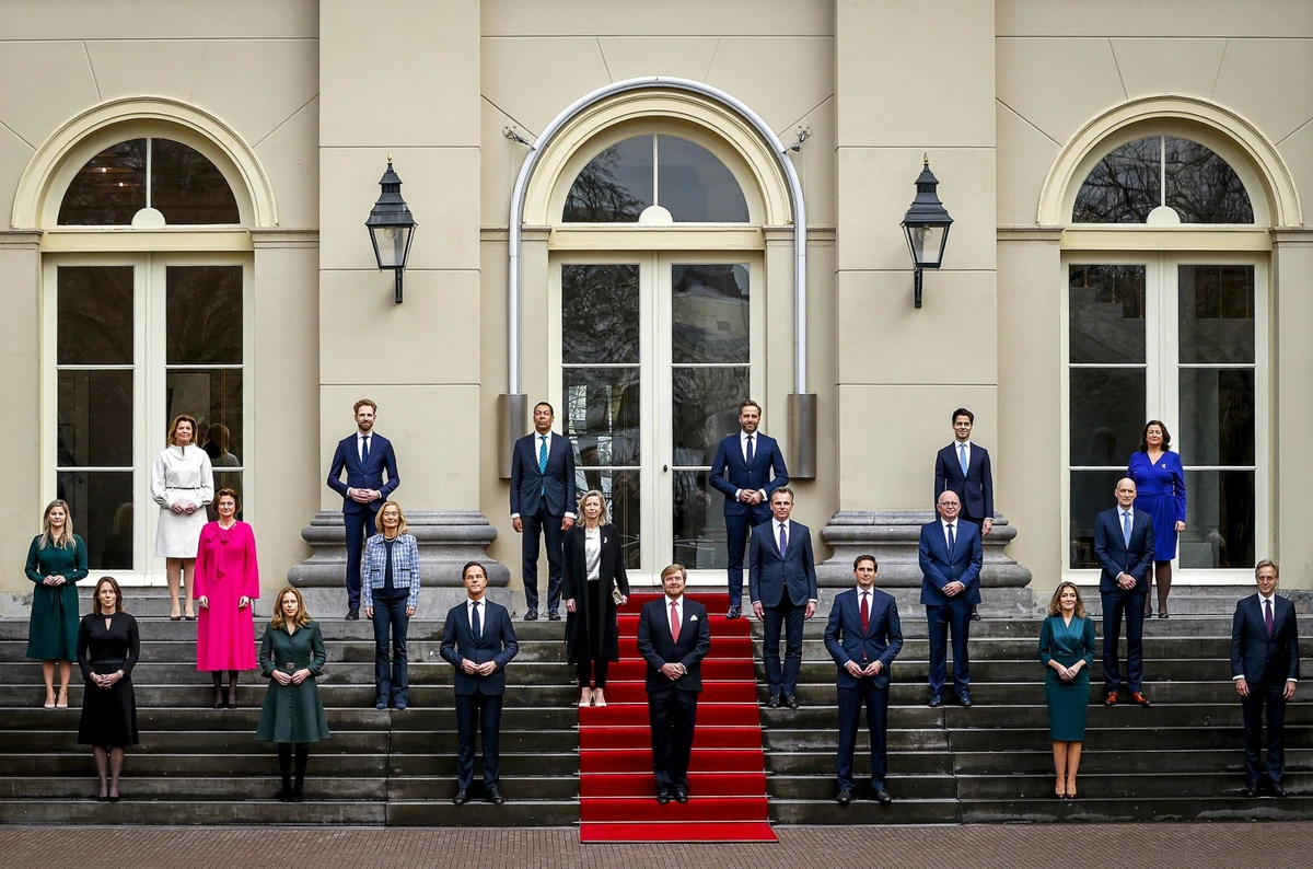 Pays-Bas: Rutte s'entretient avec le roi après la chute de son gouvernement
