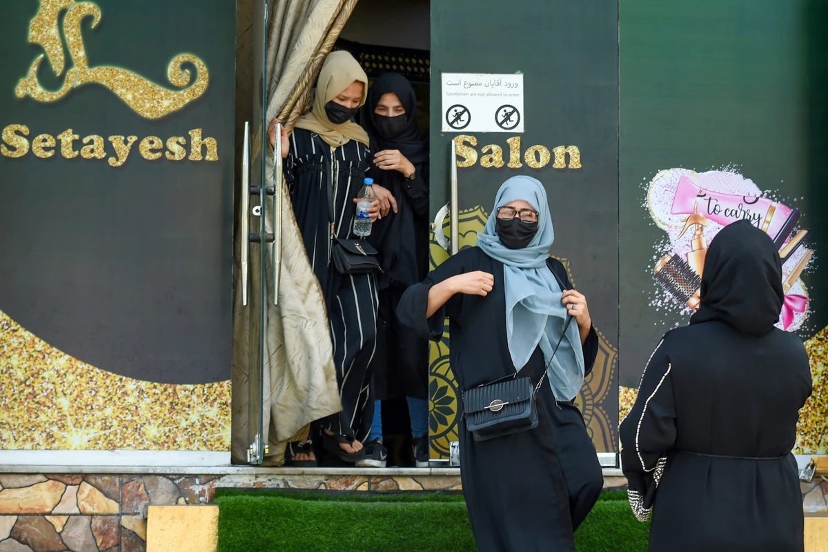 Afghanistan: manifestation de femmes à Kaboul contre la fermeture des salons de beauté