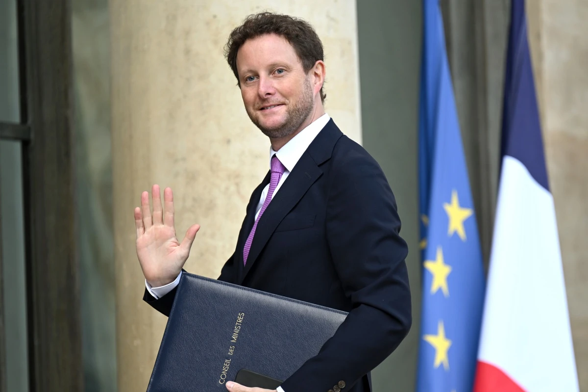 Clément Beaune confirme une taxe sur les sociétés d'autoroute et le transport aérien dans le budget 2024