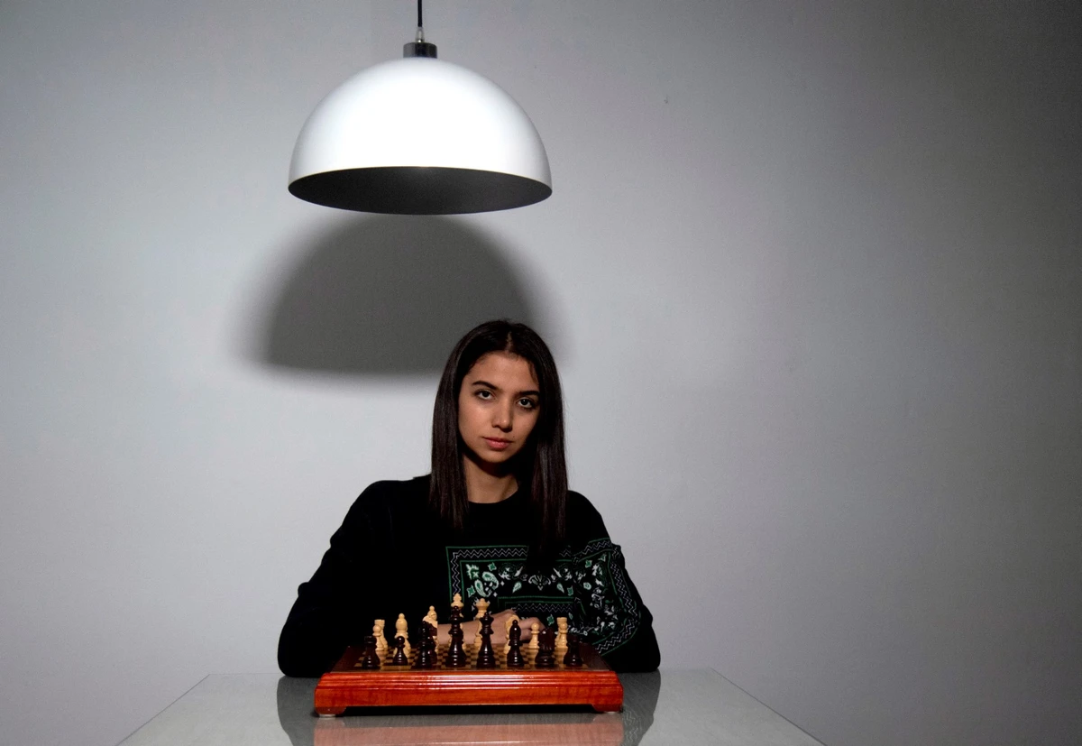 L'Espagne octroie la nationalité à la joueuse d'échecs iranienne Sara Khadem