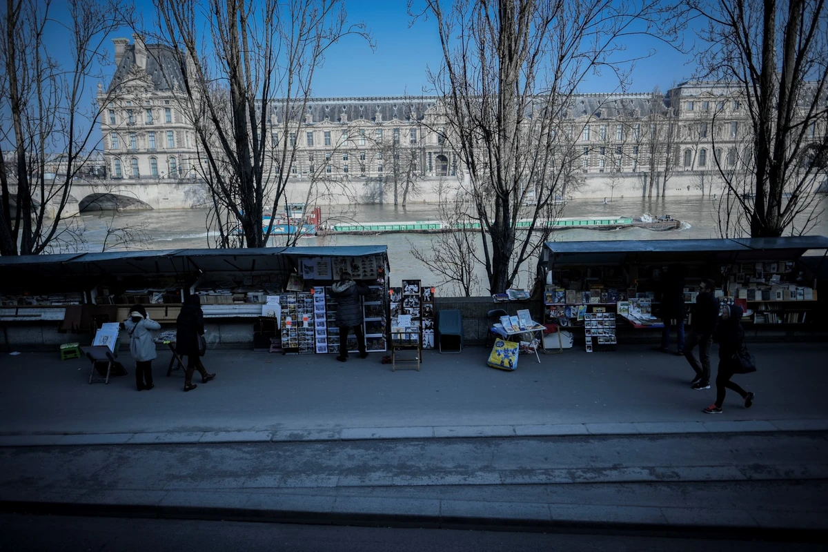 JO: Les bouquinistes parisiens refusent de déménager pour la cérémonie d'ouverture