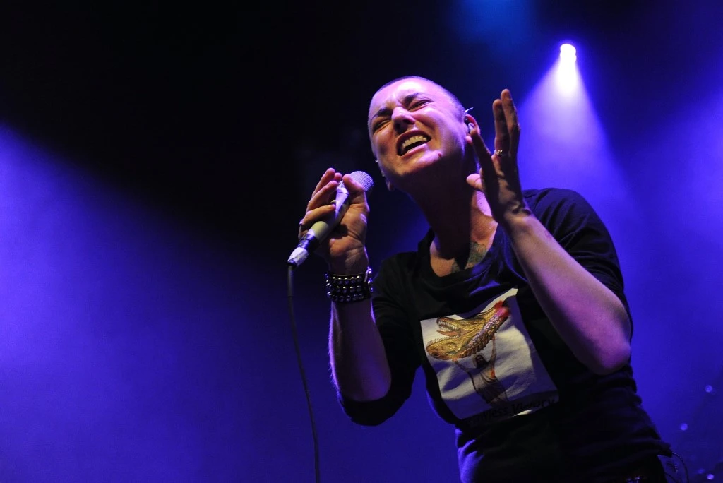 Les hommages affluent après le décès de la chanteuse Sinead O'Connor