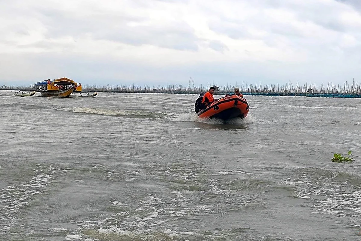 Philippines: un bateau chavire sur un lac, 26 morts, six disparus