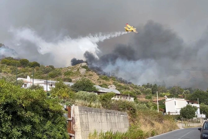 Les pays de la zone Méditerranée luttent contre chaleurs et incendies suffoquants
