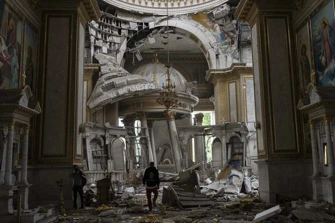 Zelensky a visité à Odessa la cathédrale touchée pendant un bombardement russe
