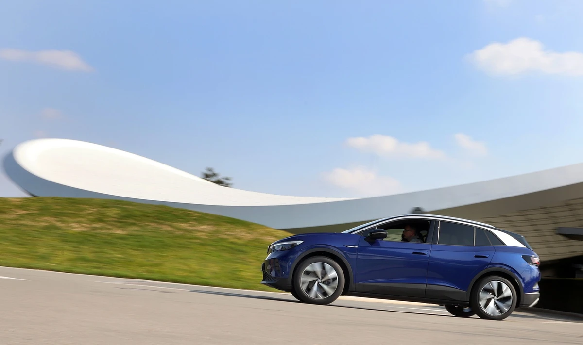 La France va tester la recharge de voitures électriques en roulant sur autoroute