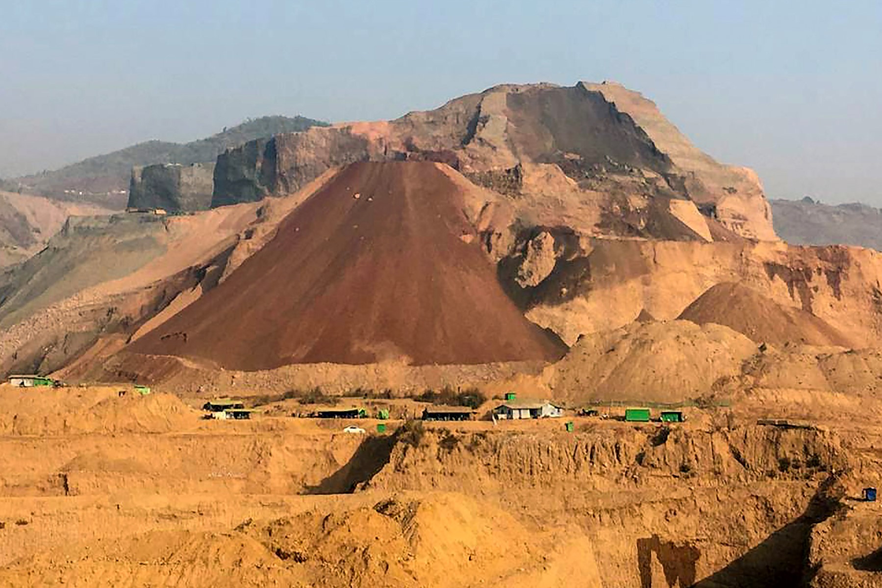 Birmanie : le bilan s'alourdit à 31 morts après un glissement de terrain dans une mine