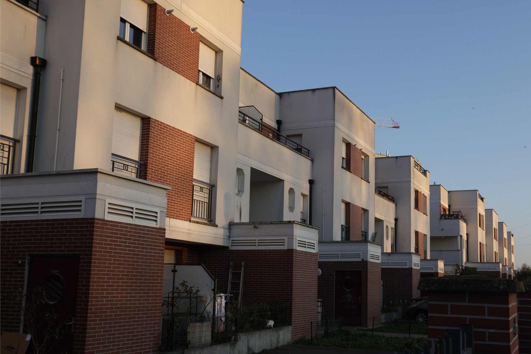 Cette photographie prise le 21 janvier 2023 montre de grands immeubles de logements sociaux "HLM" dans la ville de banlieue de Thiais, au sud de Paris. (Photo de Geoffroy Van der Hasselt / AFP)
