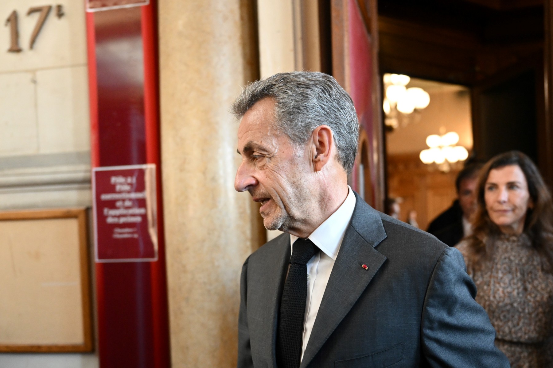 Ukraine: Bayou étrille un Sarkozy «acheté par la Russie»
