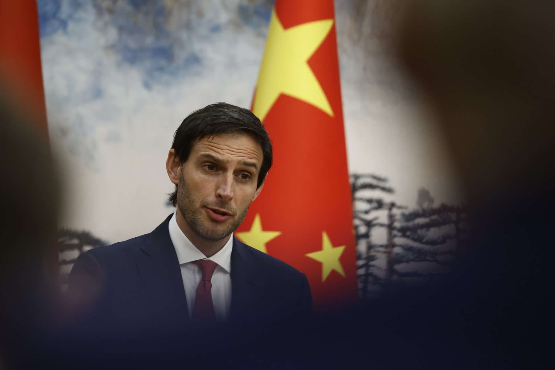 Le ministre néerlandais des Affaires étrangères, Wopke Hoekstra, participe à une conférence de presse après s'être entretenu avec le ministre chinois des Affaires étrangères, Qin Gang, à Pékin, en Chine, le 23 mai 2023. (Photo par Thomas Peter / POOL / AFP)