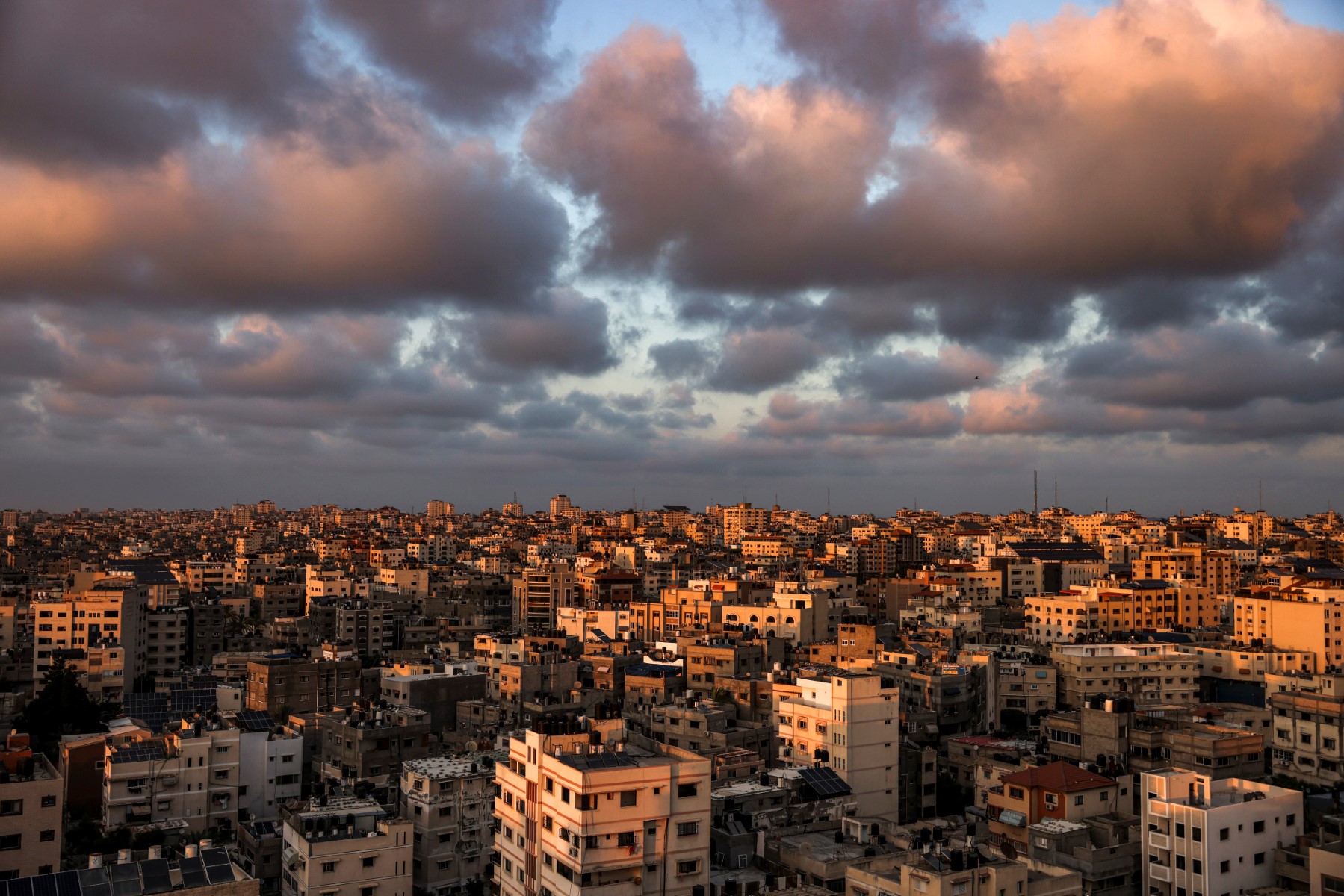 Gaza: un passionné de voitures anciennes défie le blocus israélien