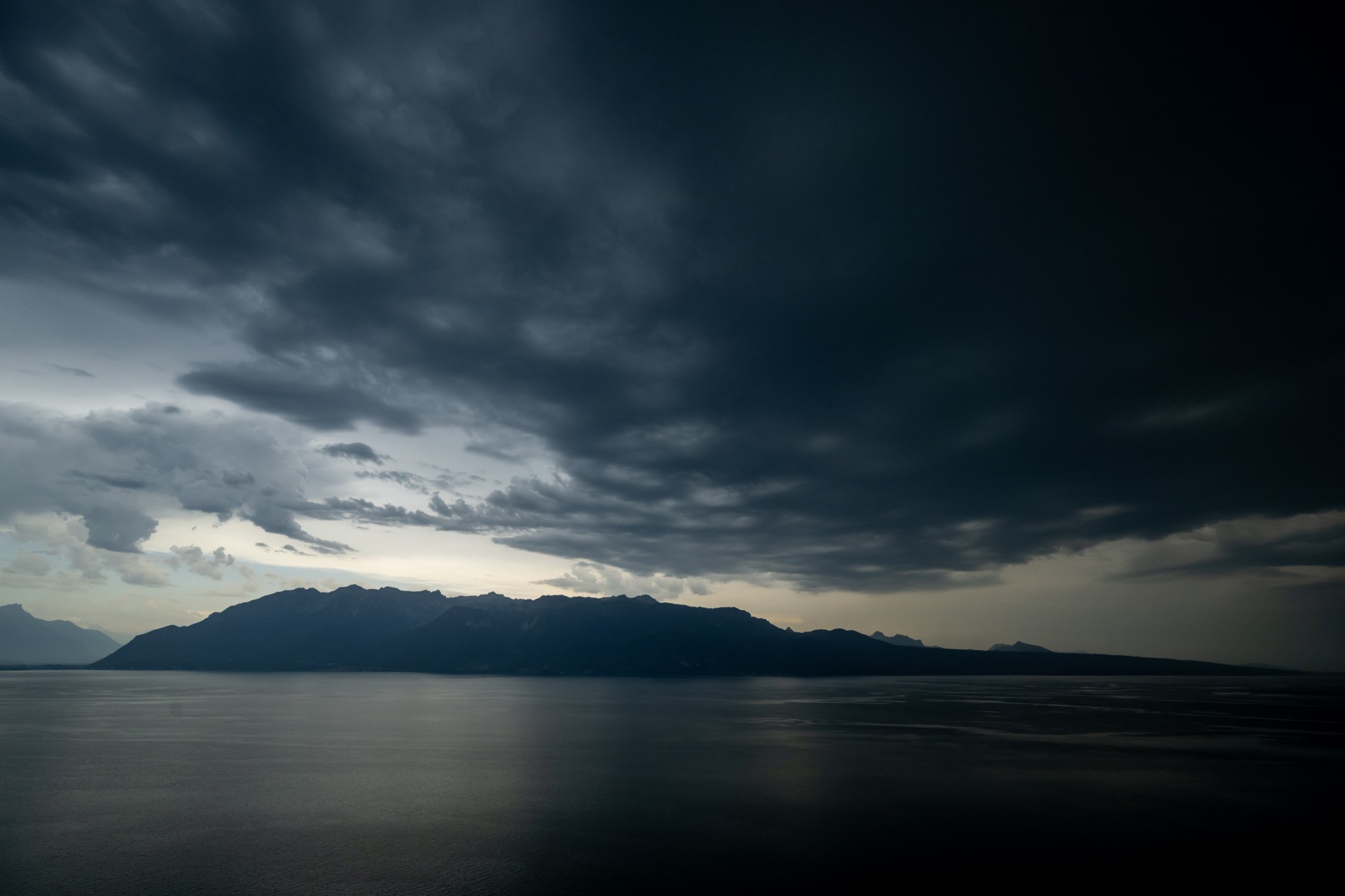 Après la canicule, neige et inondations en Suisse