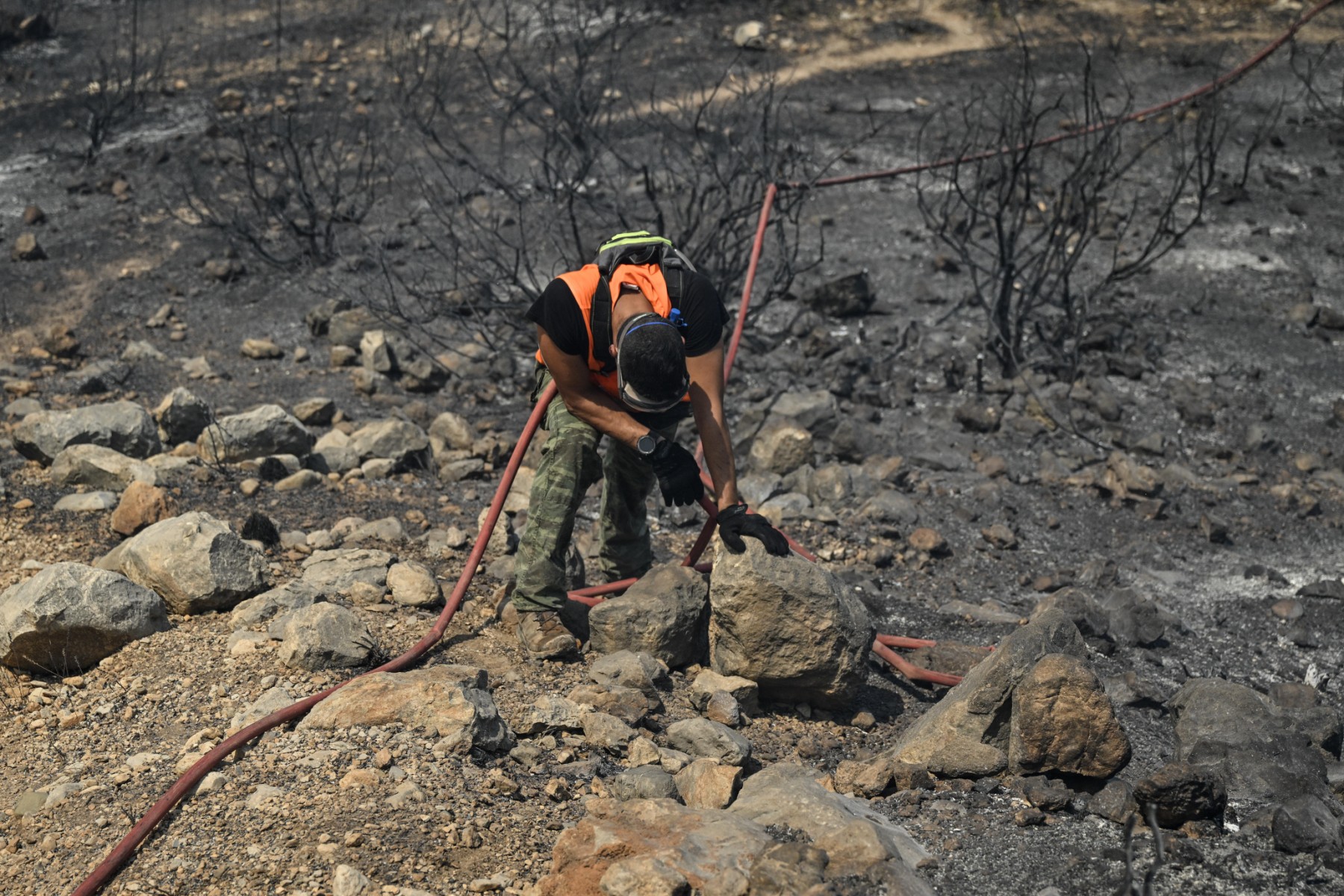 Grèce: la débrouille de pompiers volontaires pour «sauver leur montagne»