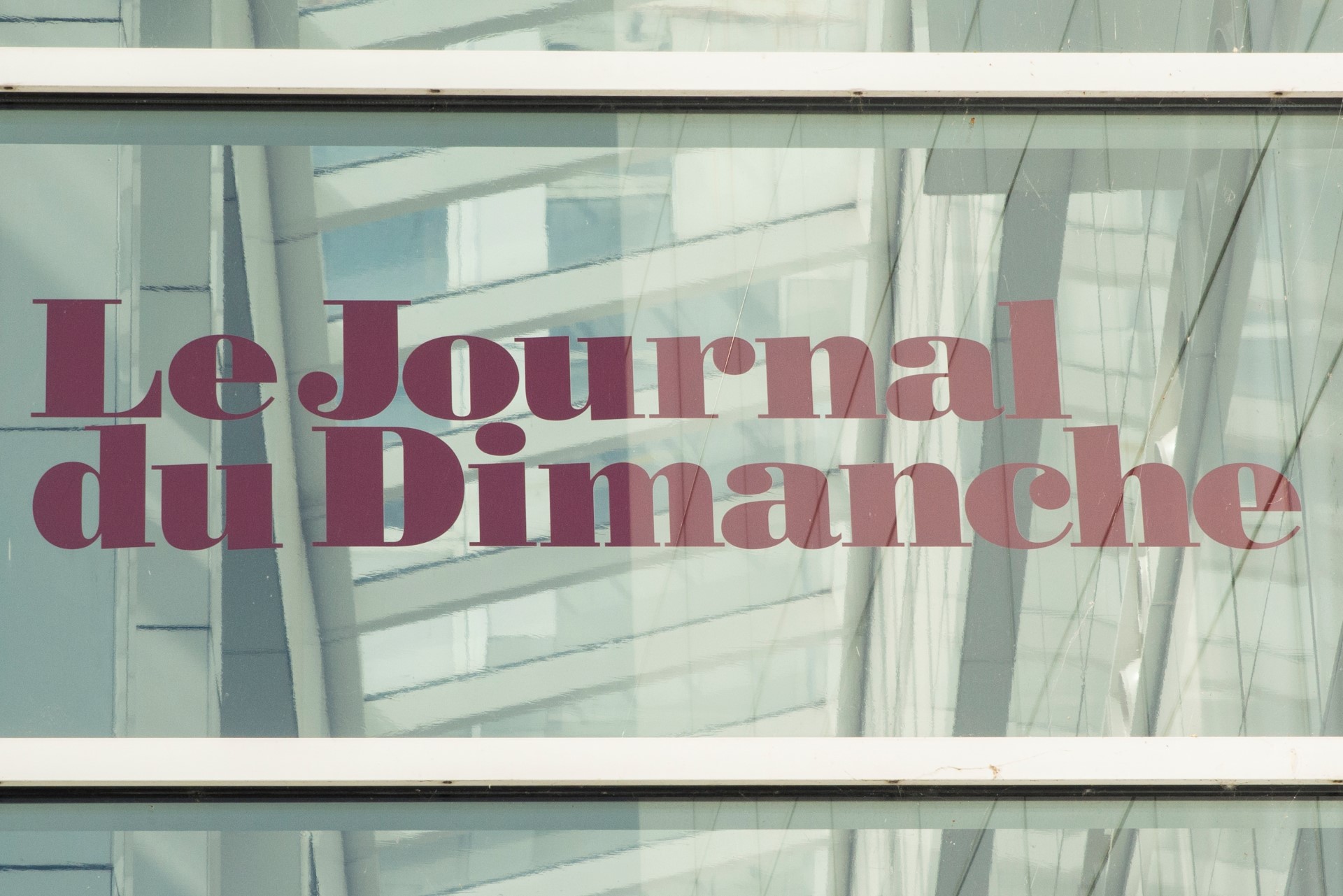 Une du JDD critiquée: Lagardère News défend «une photo symbolique»