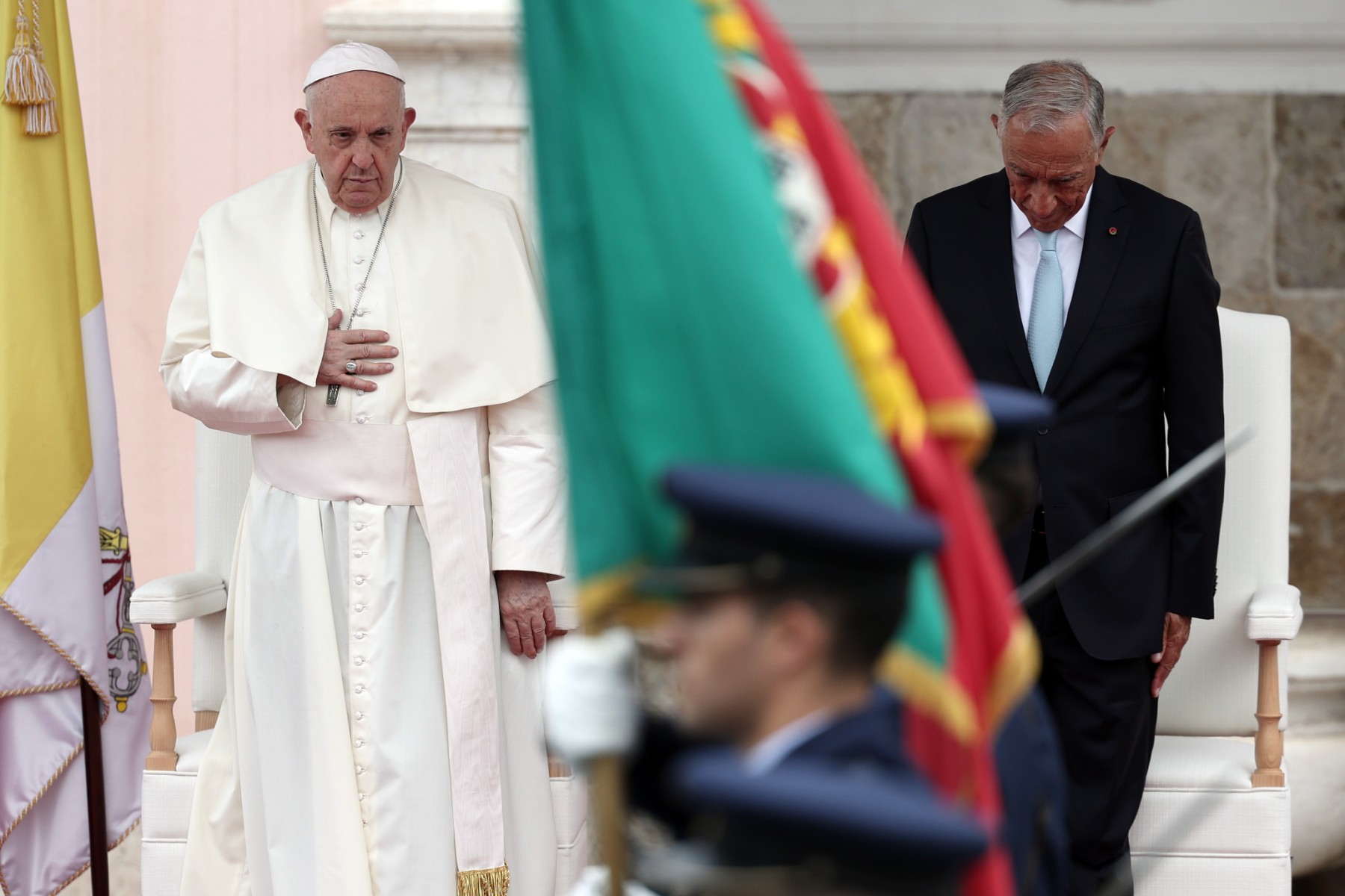 Le pape accueilli à Lisbonne avant de rencontrer la jeunesse catholique mondiale