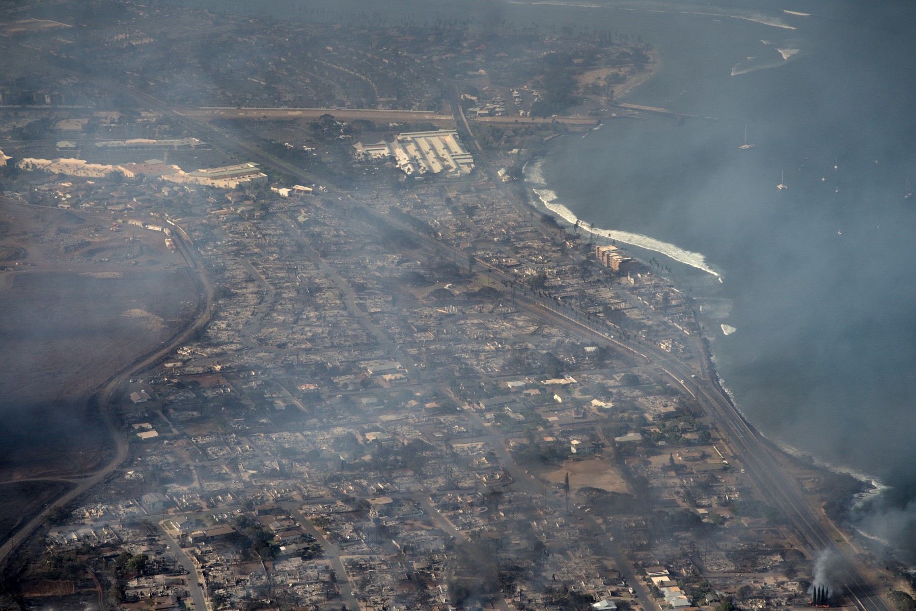 Au moins six morts et des milliers d'évacuations à Hawaï, ravagé par de multiples incendies