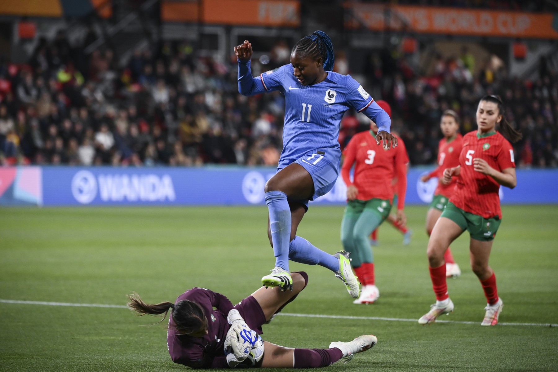 Mondial féminin: les Bleues impitoyables avec les Marocaines