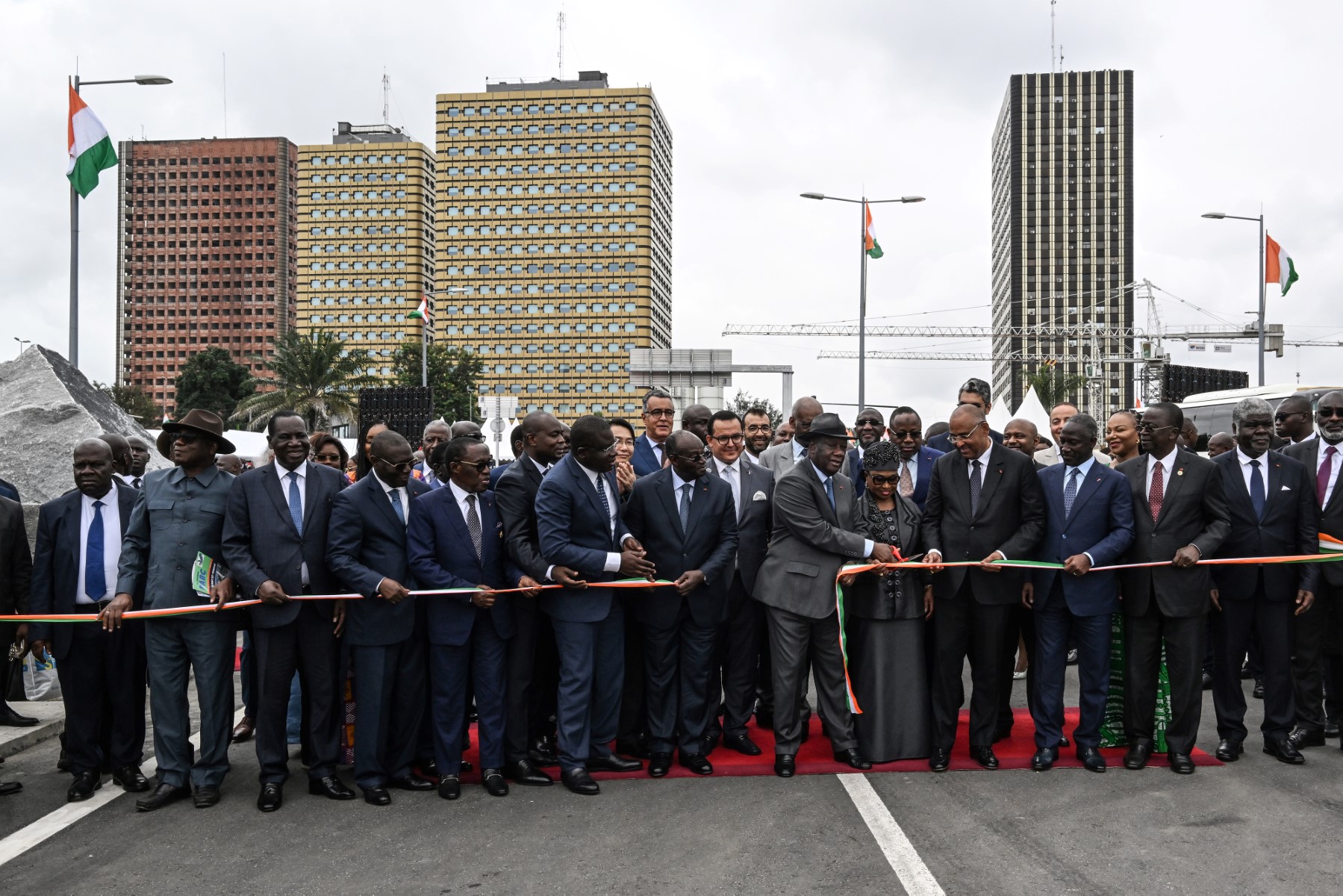 Côte d'Ivoire: le président Ouattara inaugure un pont, qui «vaut plusieurs autres mandats»