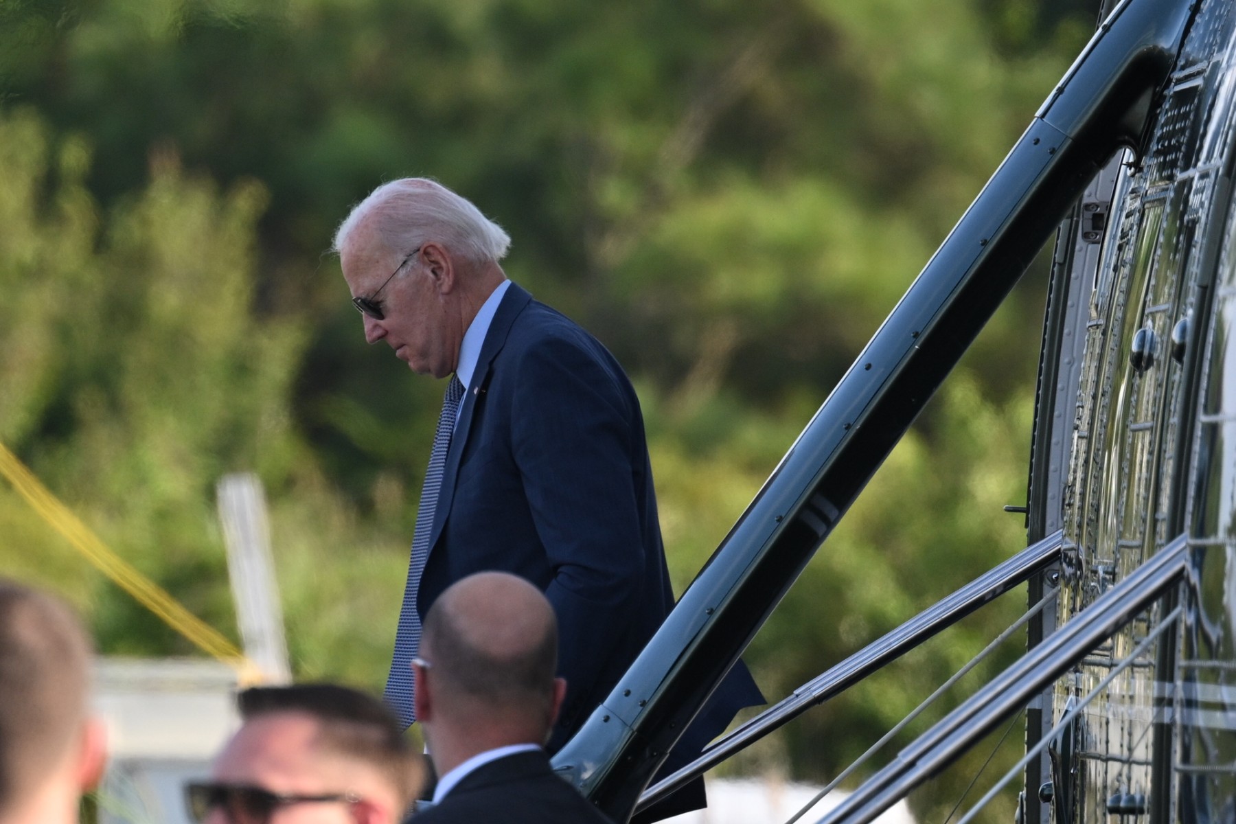 Un an après, le plan climat de Joe Biden continue de susciter des remous à l'étranger