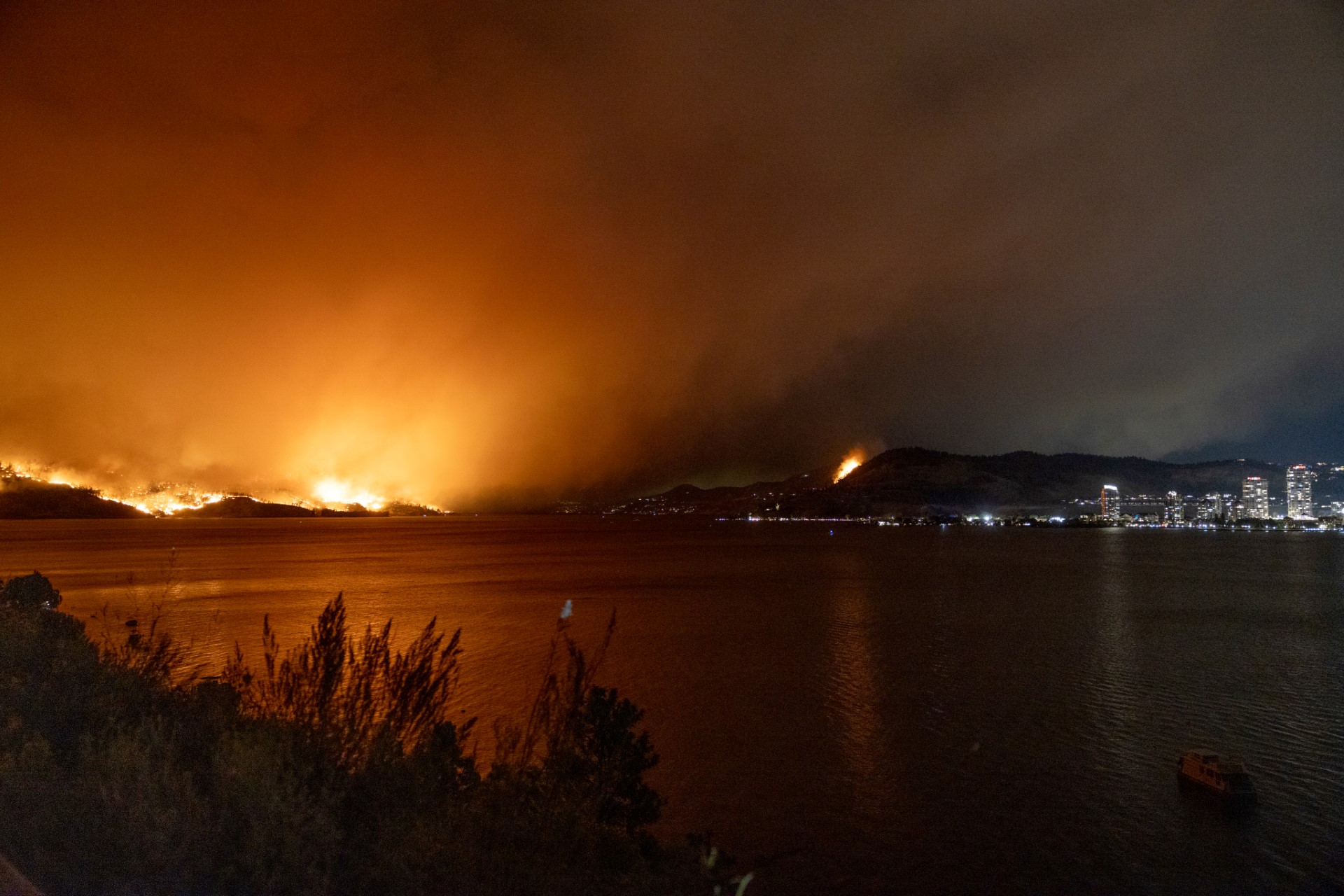 Canada : des dizaines de milliers d'habitants priés de fuir les feux de forêt « extrêmes »