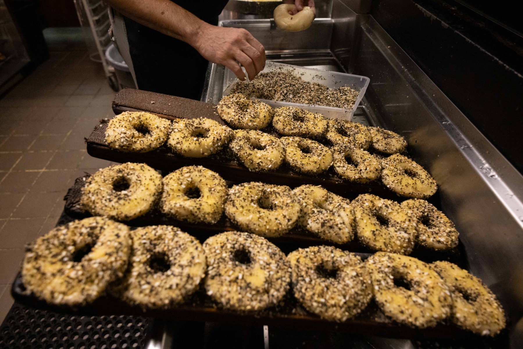 En quête du bagel de son enfance, Andrew Martinez vit le rêve américain