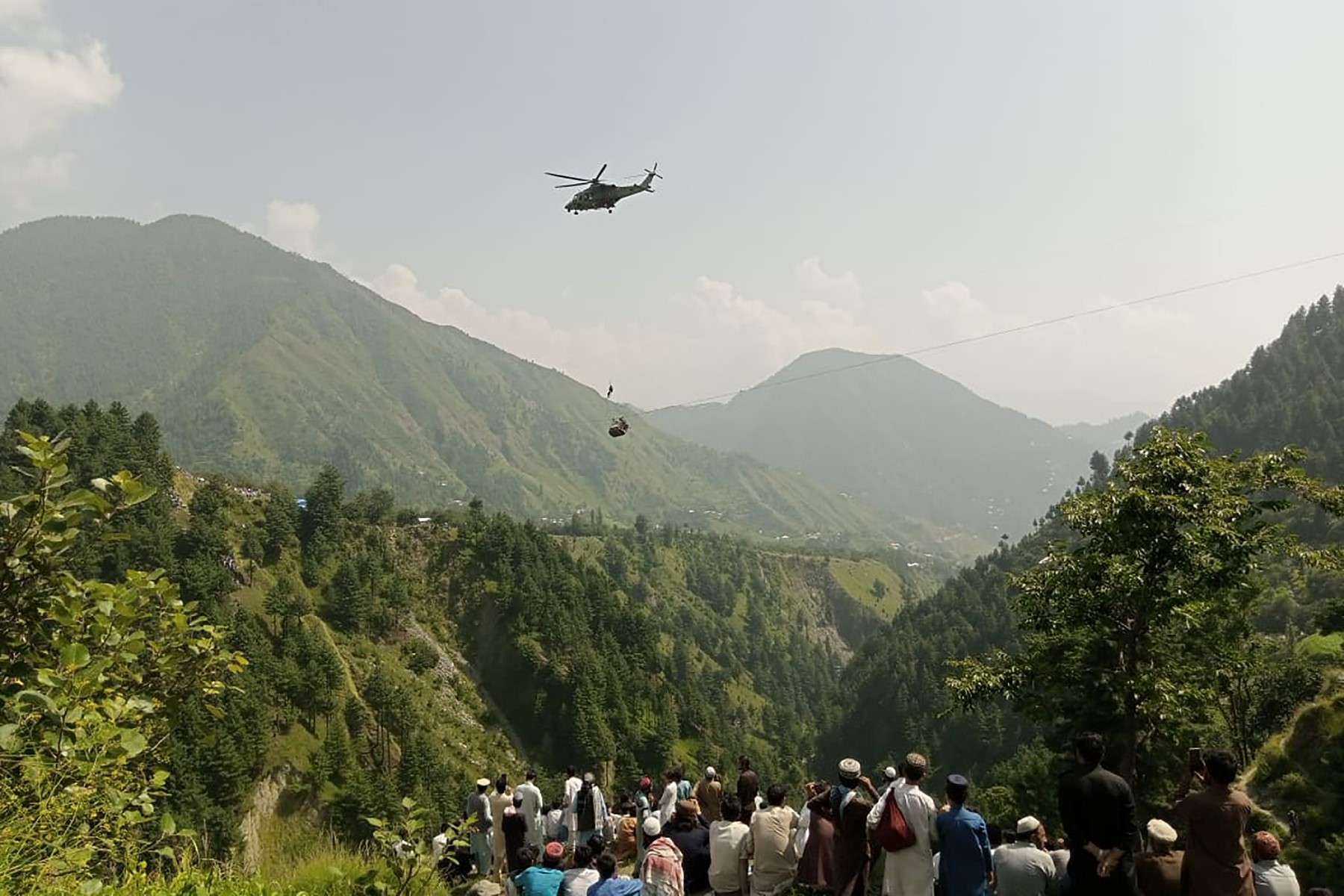 Pakistan : évacuation des huit personnes, dont six enfants, bloquées dans une cabine téléphérique