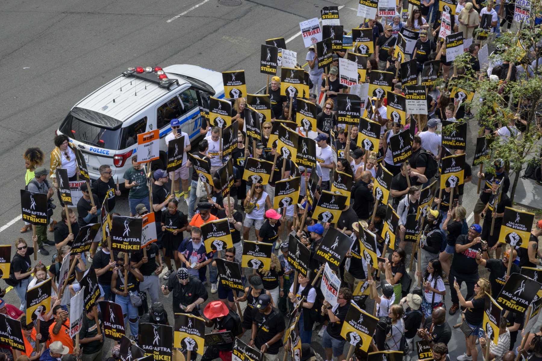 «La lutte continue»: manifestation unitaire à New York de professionnels du cinéma et de la télé