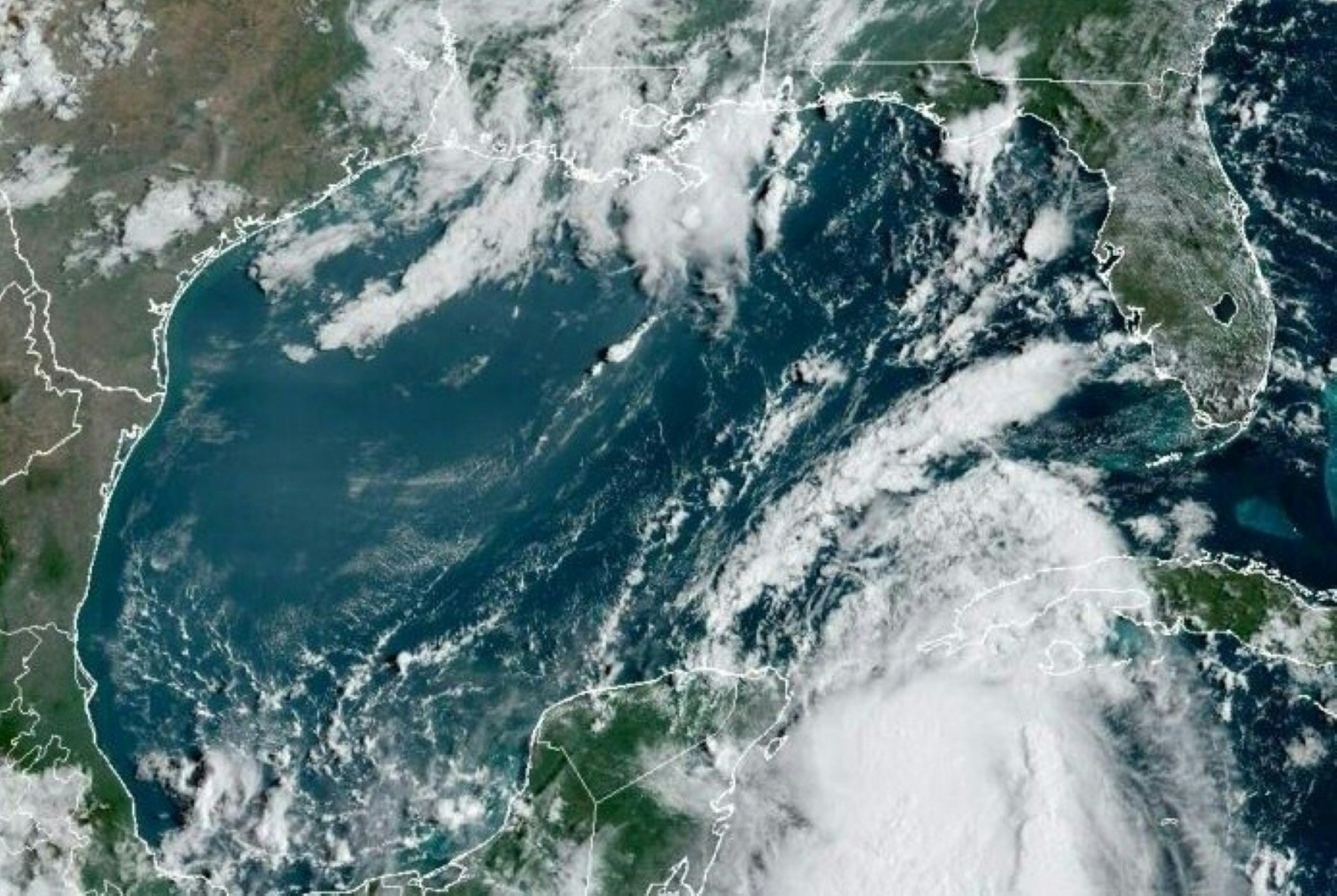 Evacuations et préparatifs en Floride avant l'arrivée de l'ouragan Idalia