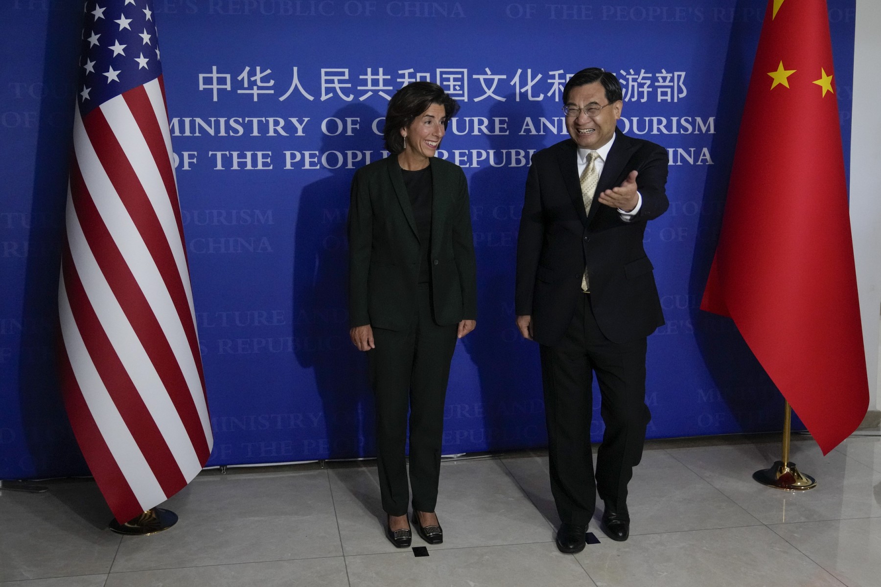 A Pékin, la ministre américaine du Commerce appelle à en «faire plus» face aux défis mondiaux