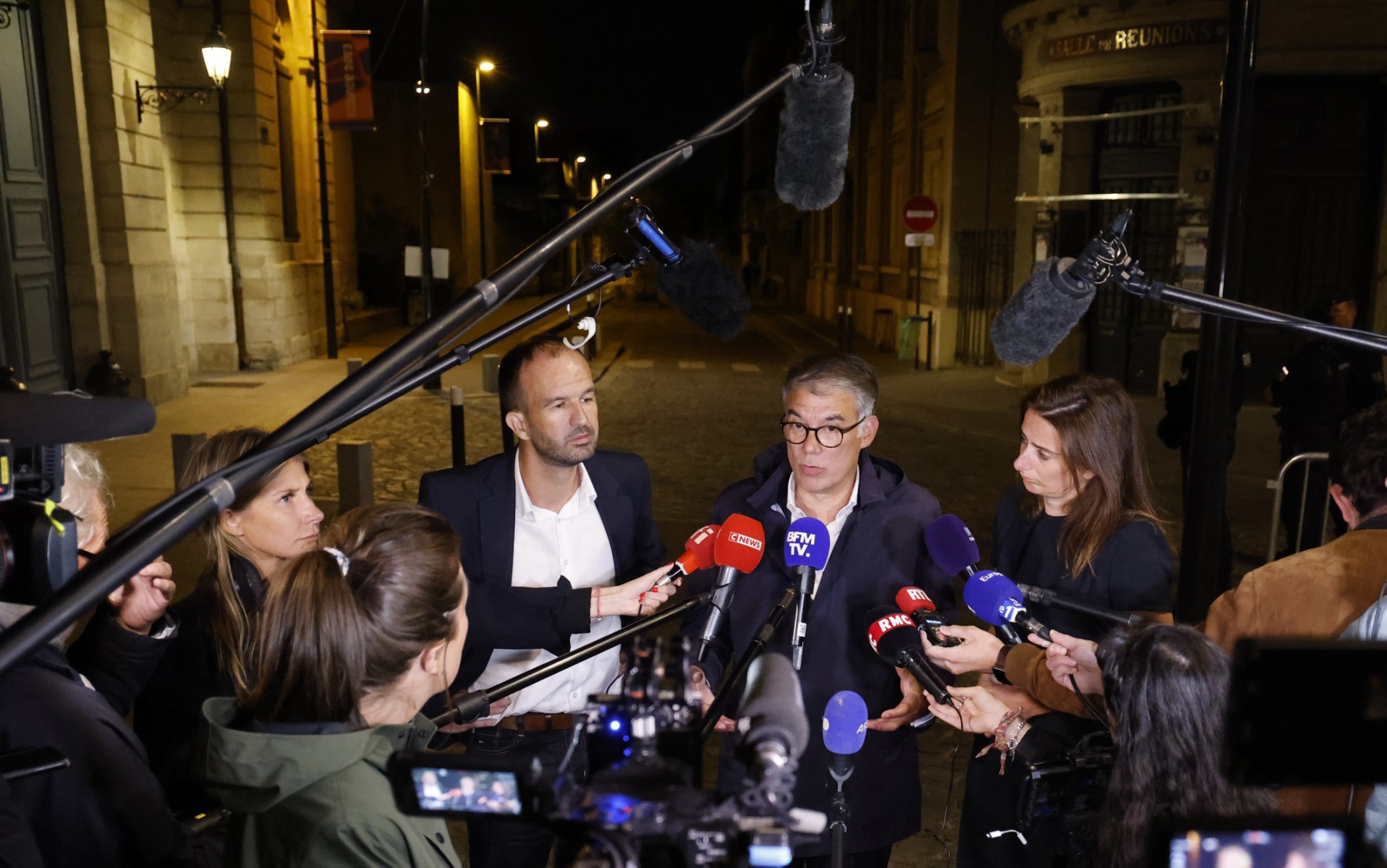 Douze heures de sommet entre Macron et les partis, la gauche «déçue», le RN sceptique