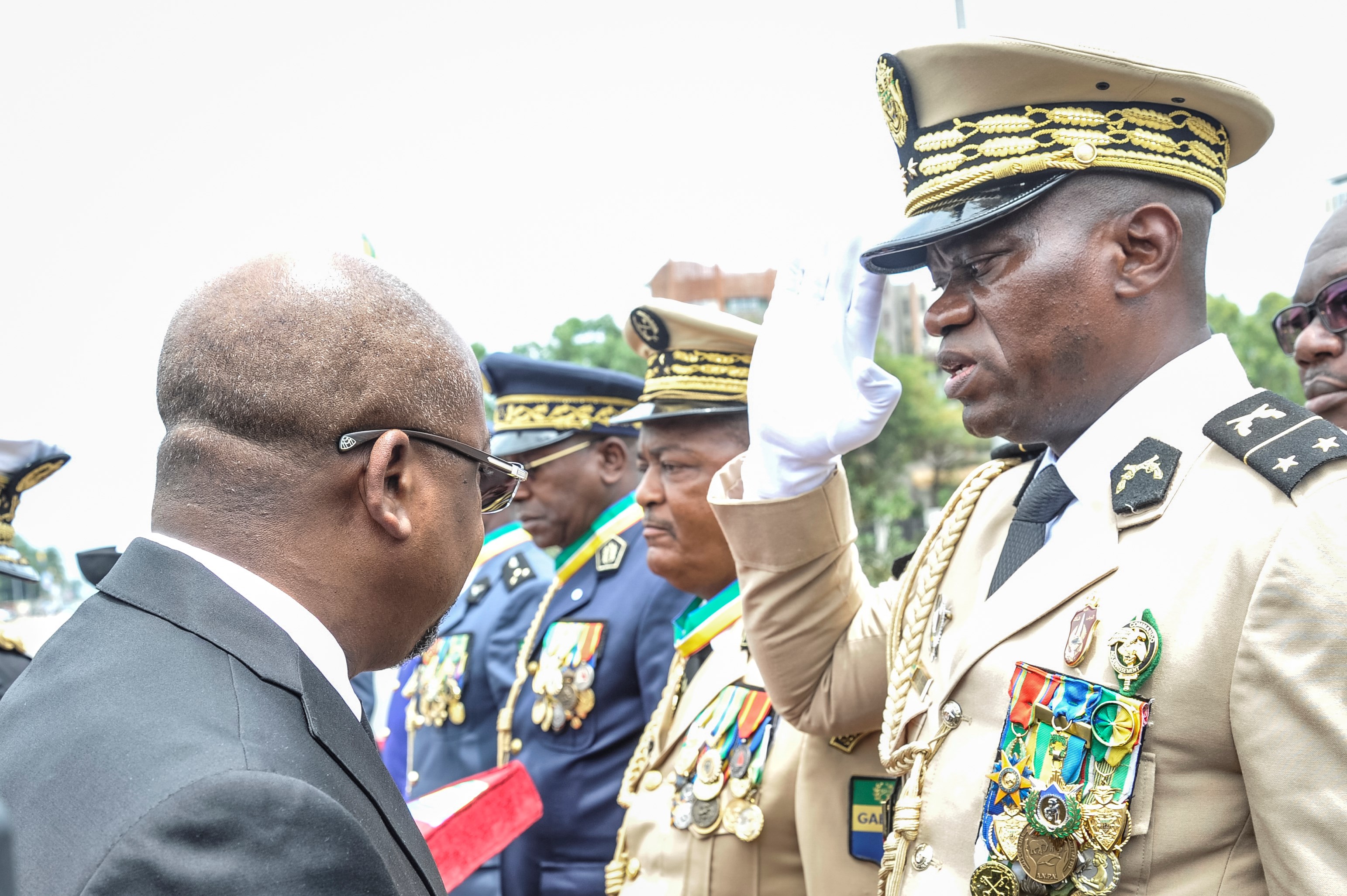 Gabon: le nouvel homme fort prête serment lundi, l'opposition veut imposer son candidat