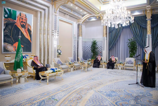 Des ambassadeurs saoudiens nouvellement nommés prêtent serment devant le roi Salmane