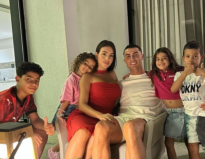 Georgina Rodriguez et sa famille rentrent à Riyad après des vacances d'été