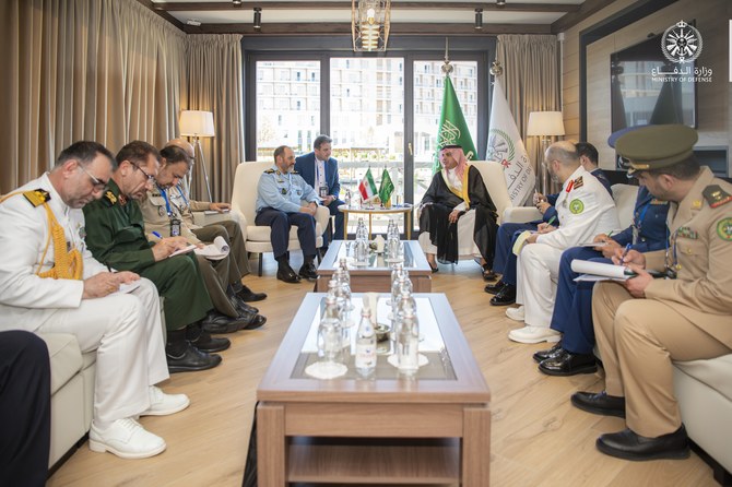 Des responsables saoudiens et iraniens discutent des liens au niveau de la défense à Moscou
