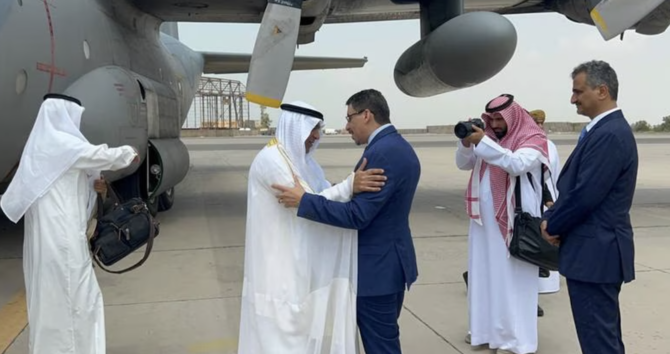 Des missiles houthis touchent Marib alors que le secrétaire général du CCG arrive à Aden