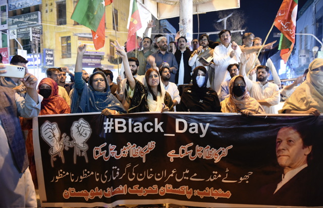 Pakistan: Des rassemblements épars après l'arrestation de l'ex-Premier ministre Imran Khan