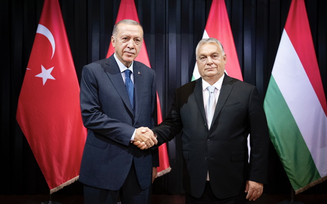 A Budapest, Orban reçoit Erdogan pour parler énergie et Otan
