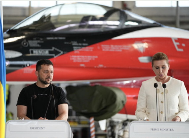 Ukraine: Zelensky se félicite de la livraison promise de 61 avions F-16