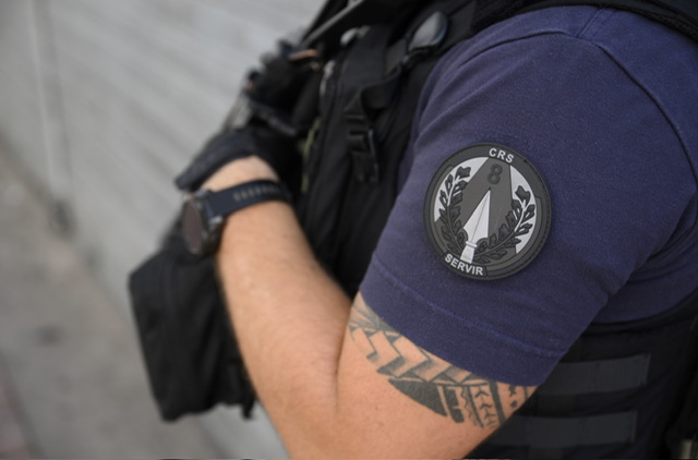 «Stop à la violence», des habitants rassemblés à Nîmes après la mort d'un enfant