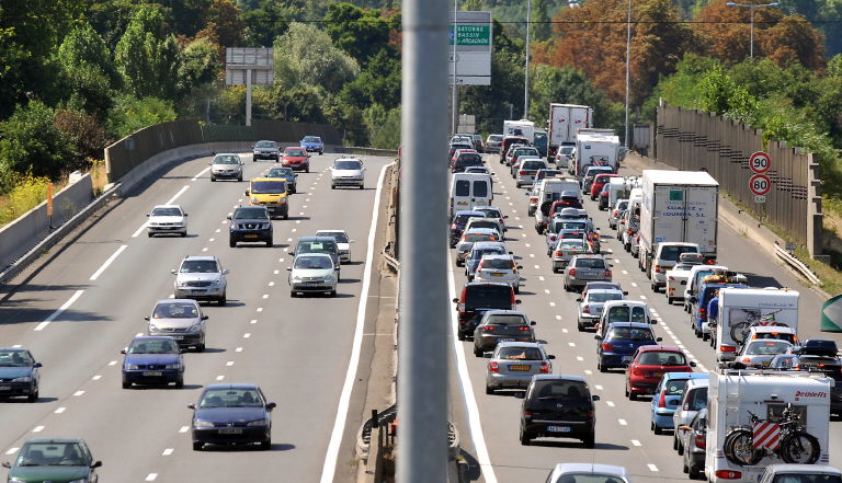 Départs en vacances: un samedi en surchauffe sur les routes